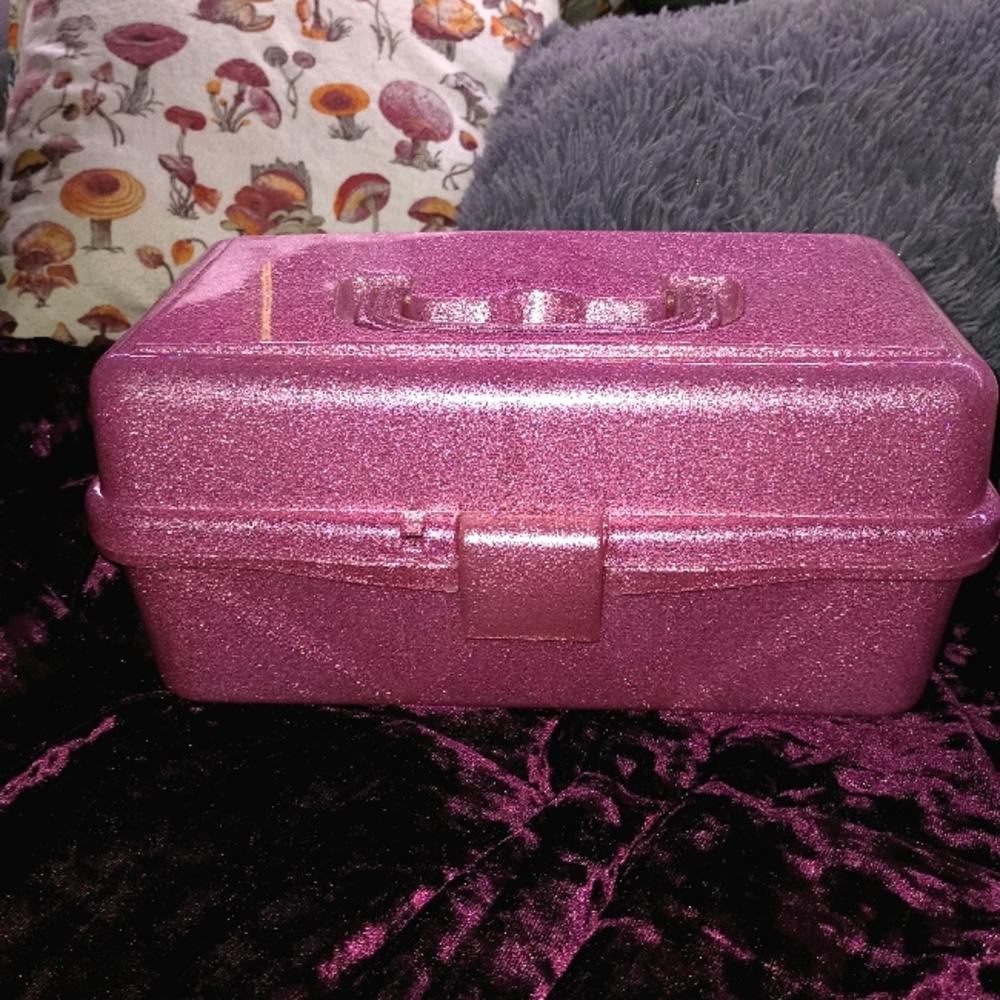 Isaac Jacobs glittery pink makeup storage box.